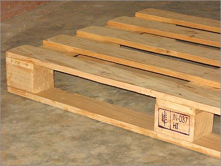 Wood pallet